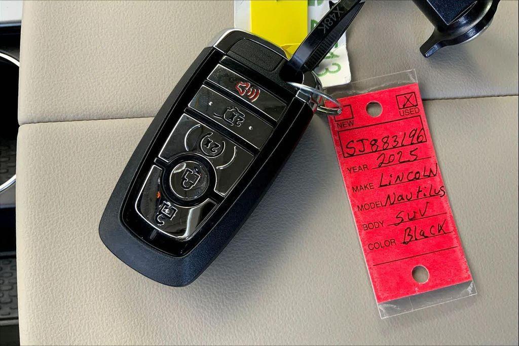 used 2025 Lincoln Nautilus car, priced at $48,713