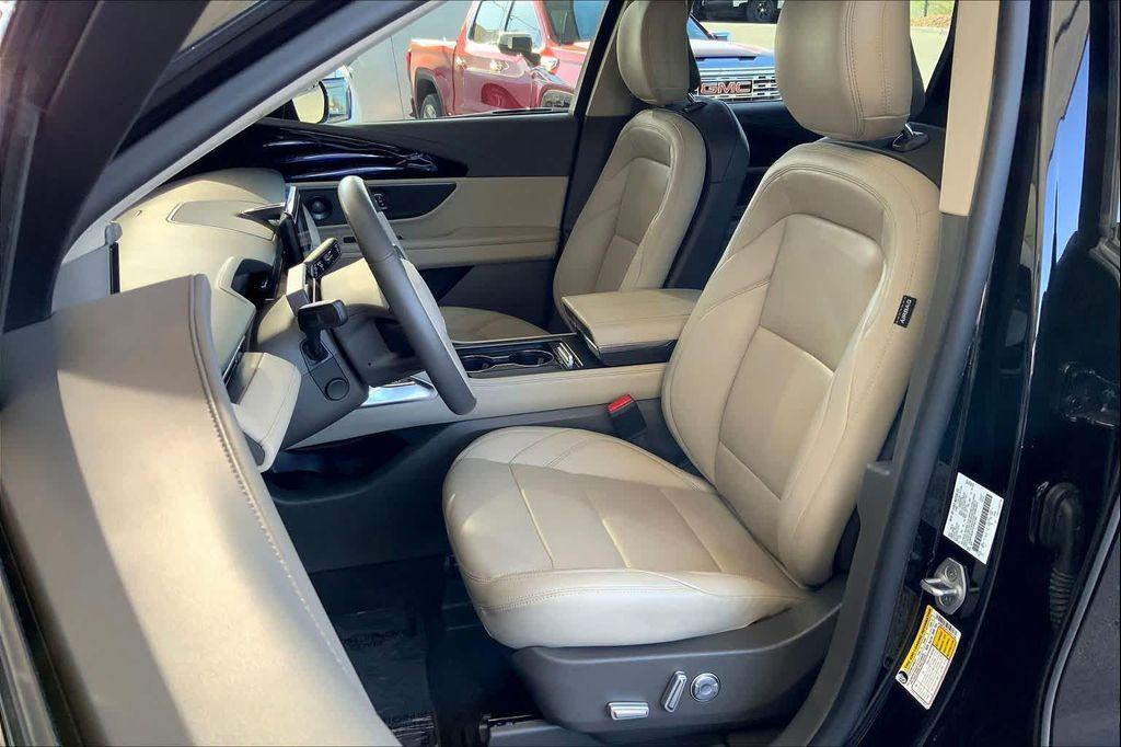 used 2025 Lincoln Nautilus car, priced at $48,713