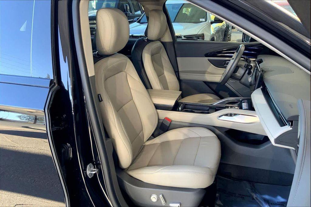 used 2025 Lincoln Nautilus car, priced at $48,713