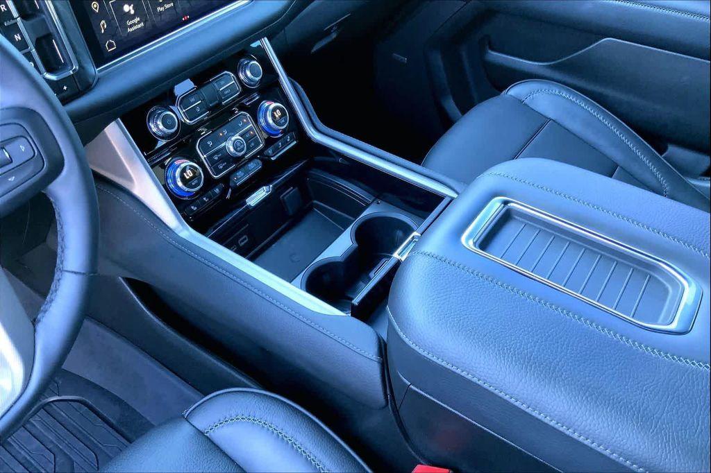 used 2024 GMC Yukon car, priced at $75,982