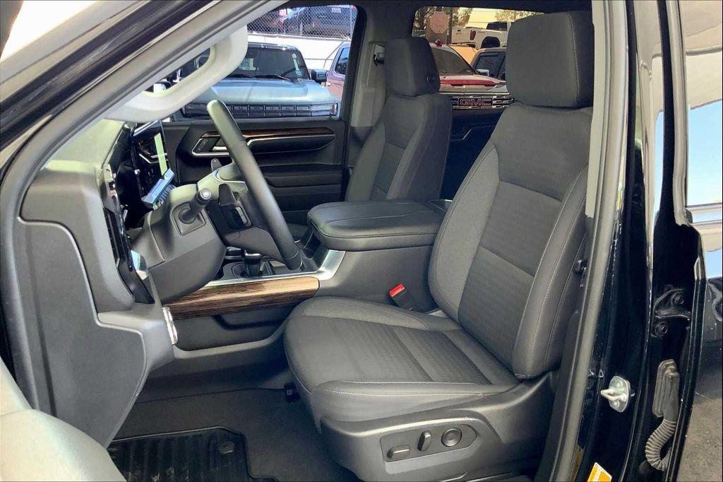 used 2023 GMC Sierra 1500 car, priced at $43,889