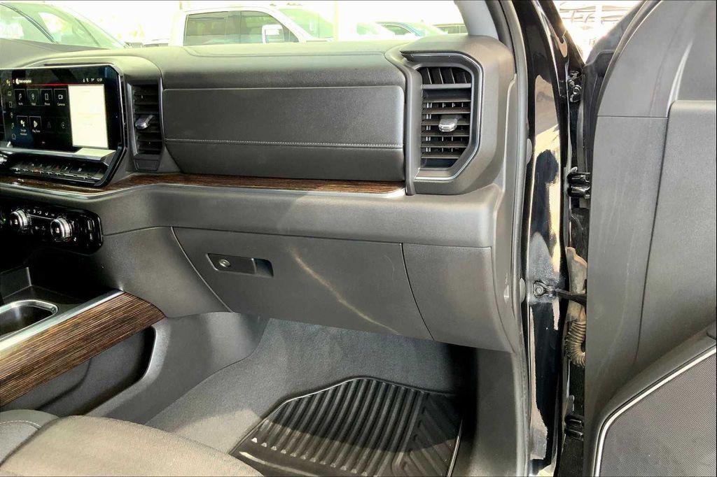 used 2023 GMC Sierra 1500 car, priced at $43,889