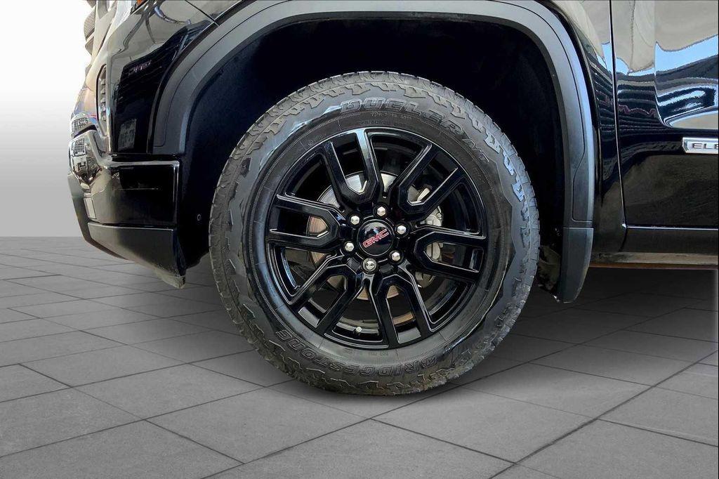 used 2023 GMC Sierra 1500 car, priced at $43,889