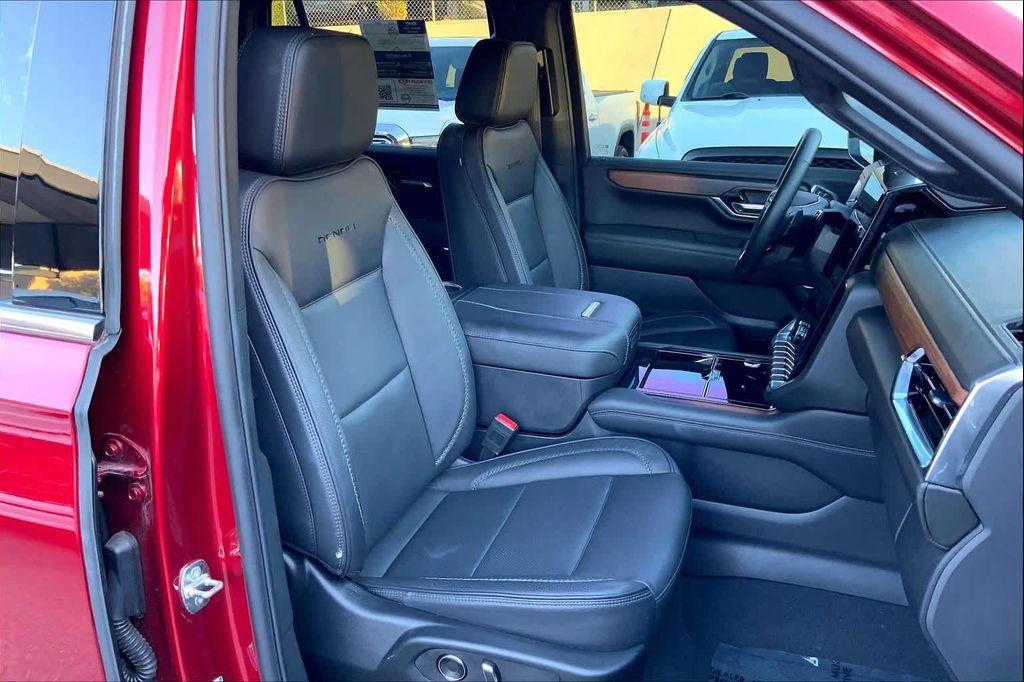 used 2025 GMC Yukon car, priced at $81,982