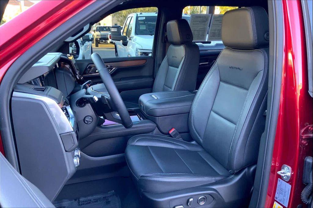 used 2025 GMC Yukon car, priced at $81,982