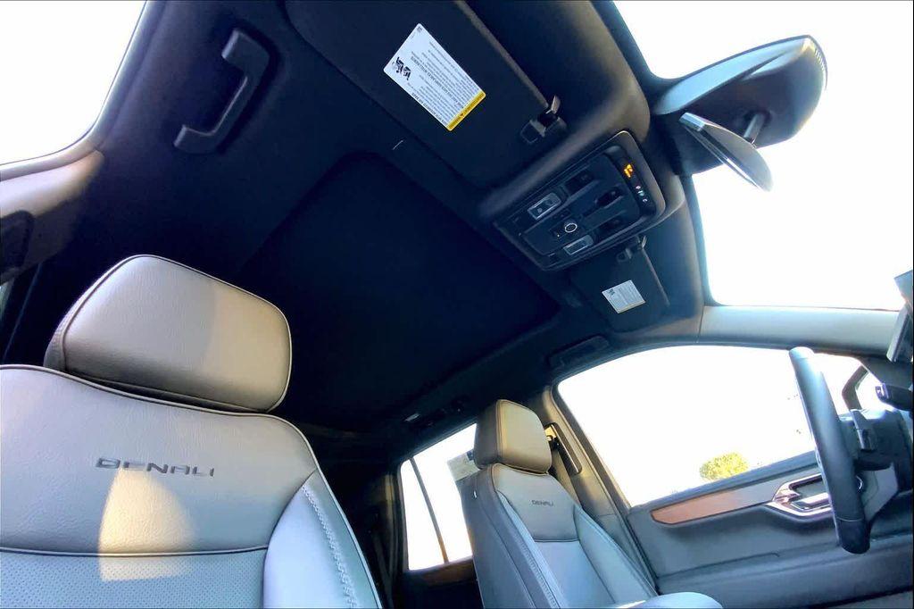 used 2025 GMC Yukon car, priced at $81,982