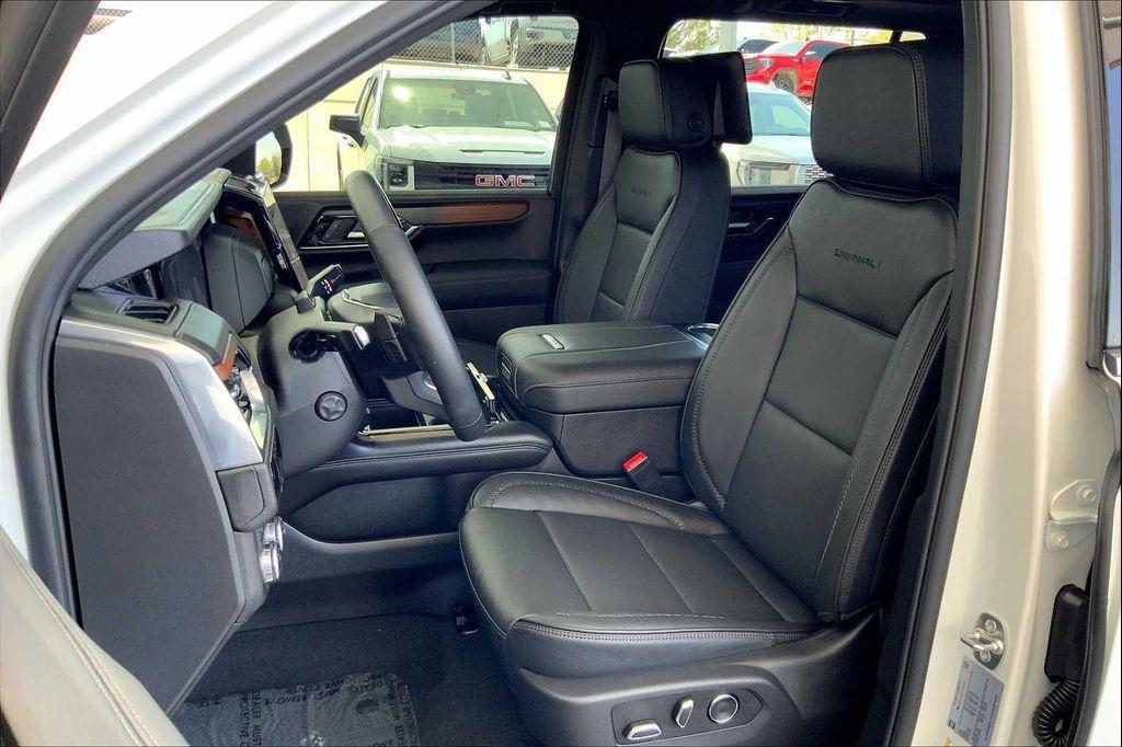 used 2025 GMC Yukon XL car, priced at $95,982