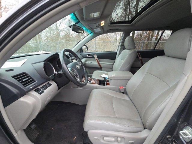 used 2013 Toyota Highlander car, priced at $15,900