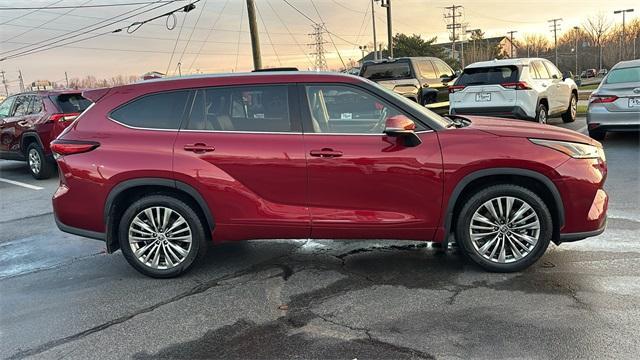 used 2021 Toyota Highlander car, priced at $35,400