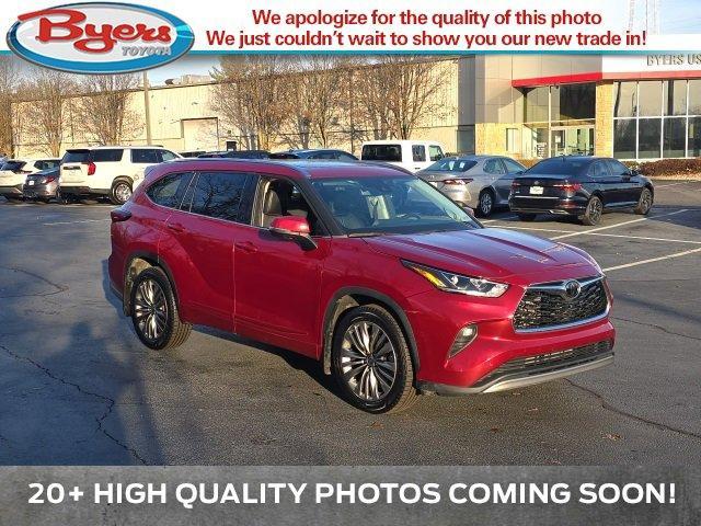 used 2021 Toyota Highlander car, priced at $36,400