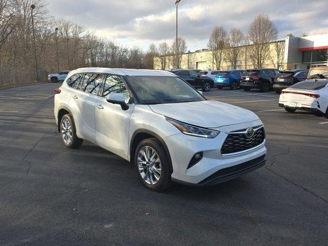 used 2023 Toyota Highlander car, priced at $39,900