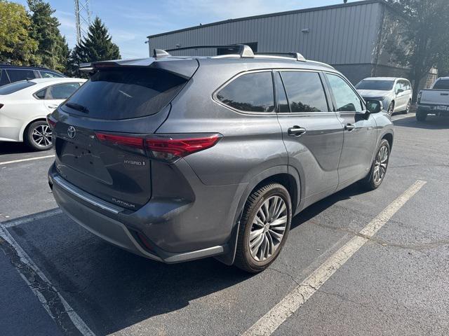 used 2020 Toyota Highlander Hybrid car, priced at $32,591