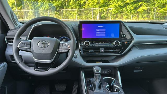 used 2023 Toyota Highlander Hybrid car, priced at $51,900