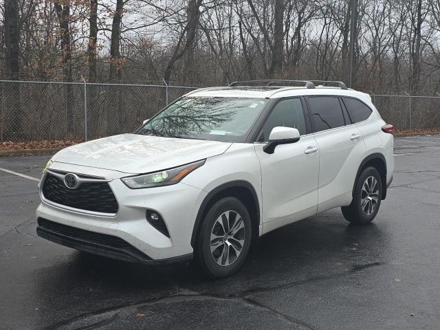 used 2022 Toyota Highlander car, priced at $30,900