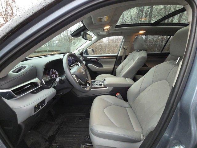 used 2022 Toyota Highlander car, priced at $40,600