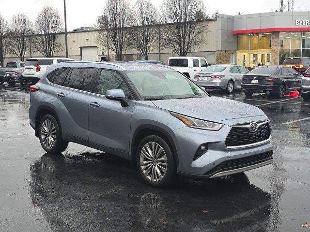 used 2022 Toyota Highlander car, priced at $40,600