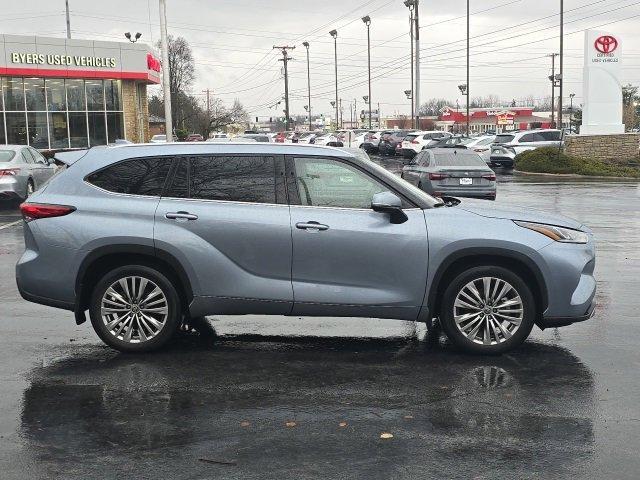 used 2022 Toyota Highlander car, priced at $40,600