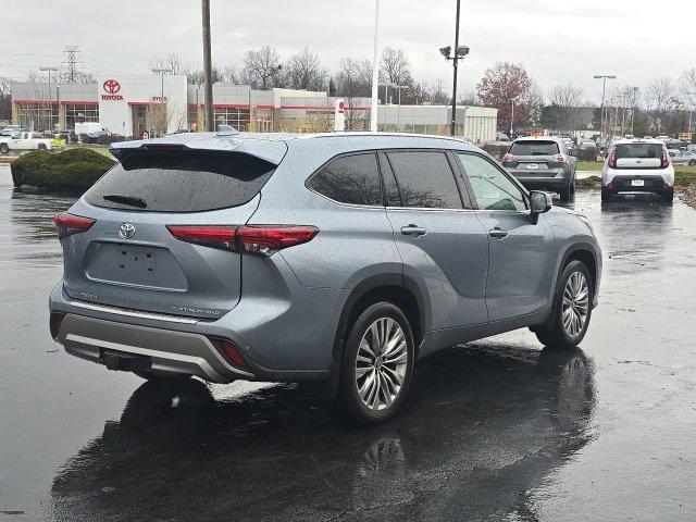 used 2022 Toyota Highlander car, priced at $40,600