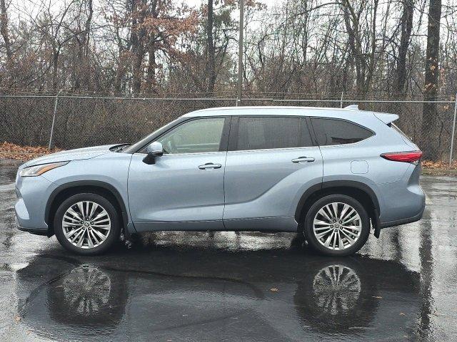 used 2022 Toyota Highlander car, priced at $40,600