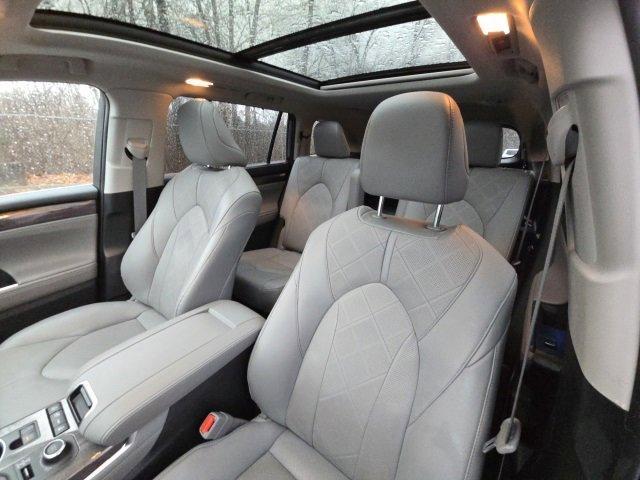 used 2022 Toyota Highlander car, priced at $40,600