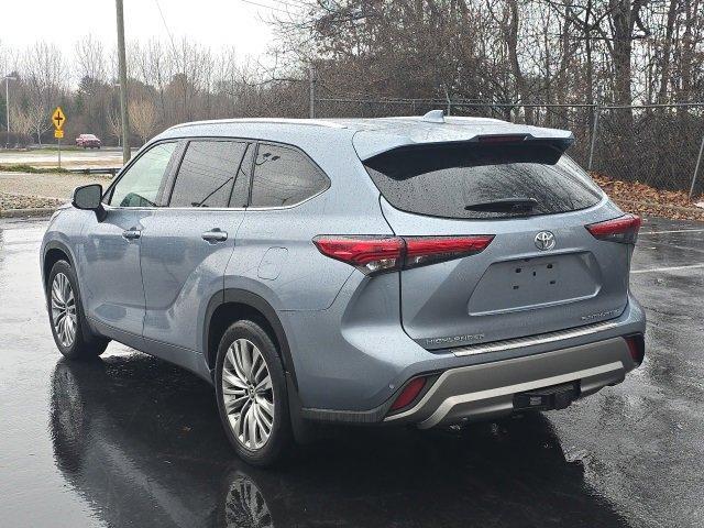 used 2022 Toyota Highlander car, priced at $40,600