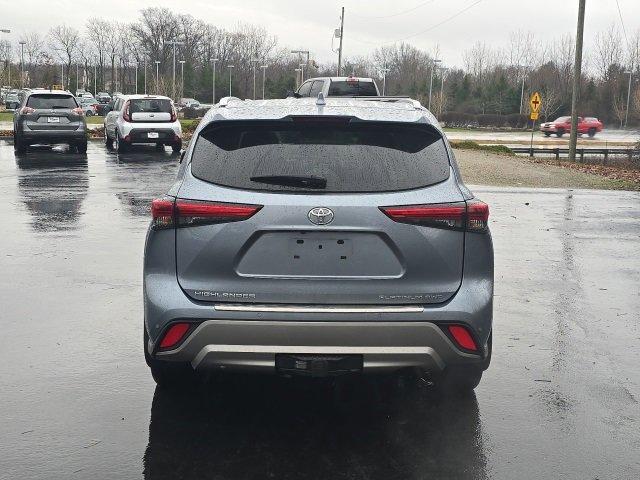 used 2022 Toyota Highlander car, priced at $40,600