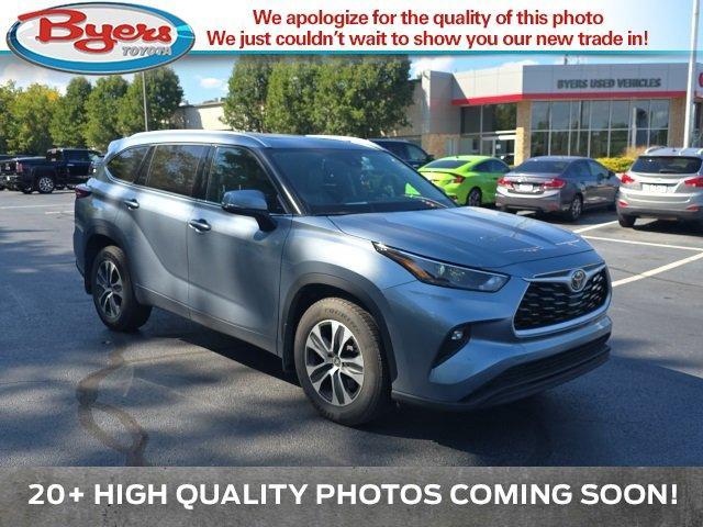 used 2022 Toyota Highlander car, priced at $33,500