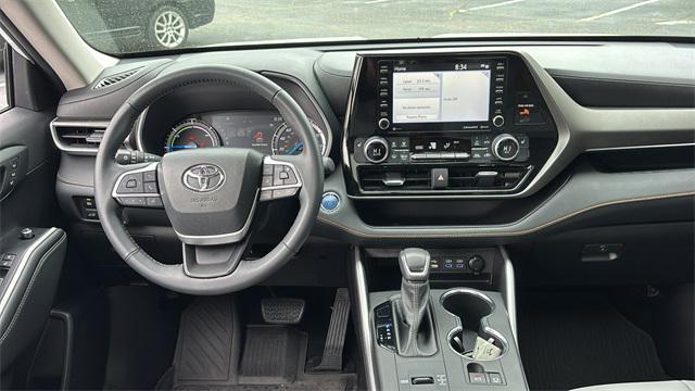 used 2022 Toyota Highlander Hybrid car, priced at $40,900