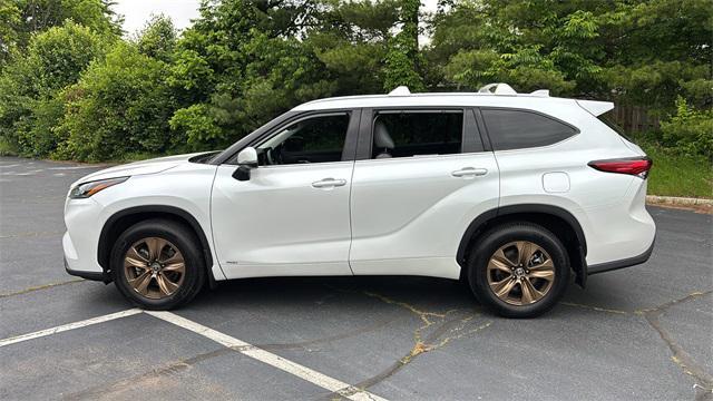 used 2022 Toyota Highlander Hybrid car, priced at $40,900