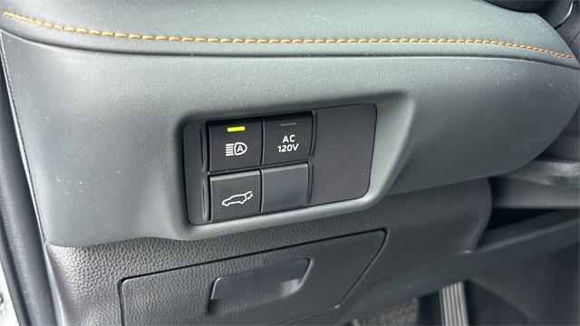used 2022 Toyota Highlander Hybrid car, priced at $40,900