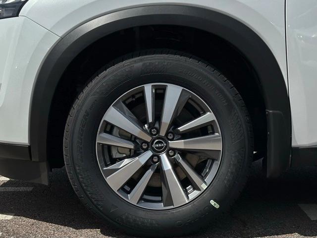 new 2025 Nissan Pathfinder car, priced at $43,735