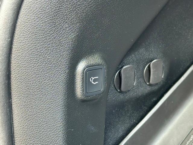 used 2019 Jeep Cherokee car, priced at $19,221