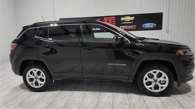 new 2025 Jeep Compass car, priced at $25,038