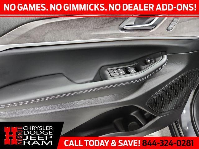new 2025 Jeep Grand Cherokee car, priced at $45,662