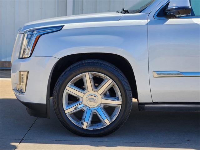 used 2016 Cadillac Escalade ESV car, priced at $25,499