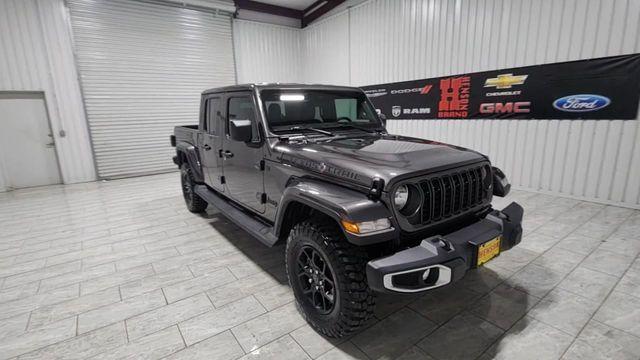 new 2025 Jeep Gladiator car, priced at $43,651
