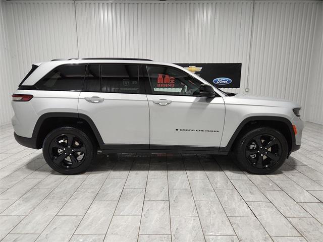 new 2024 Jeep Grand Cherokee car, priced at $47,205