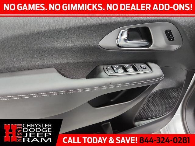 new 2025 Chrysler Pacifica car, priced at $43,032