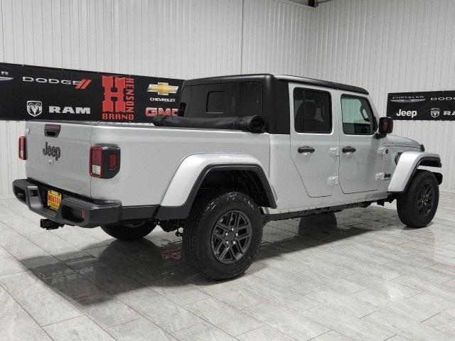 new 2024 Jeep Gladiator car, priced at $47,802