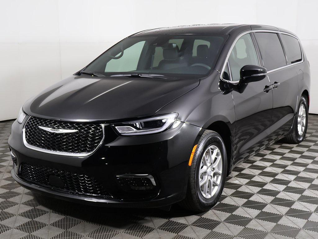 used 2025 Chrysler Pacifica car, priced at $31,490