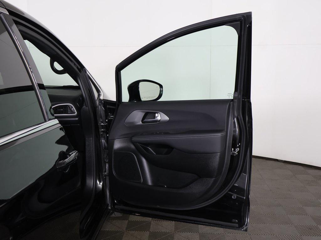 used 2025 Chrysler Pacifica car, priced at $31,490