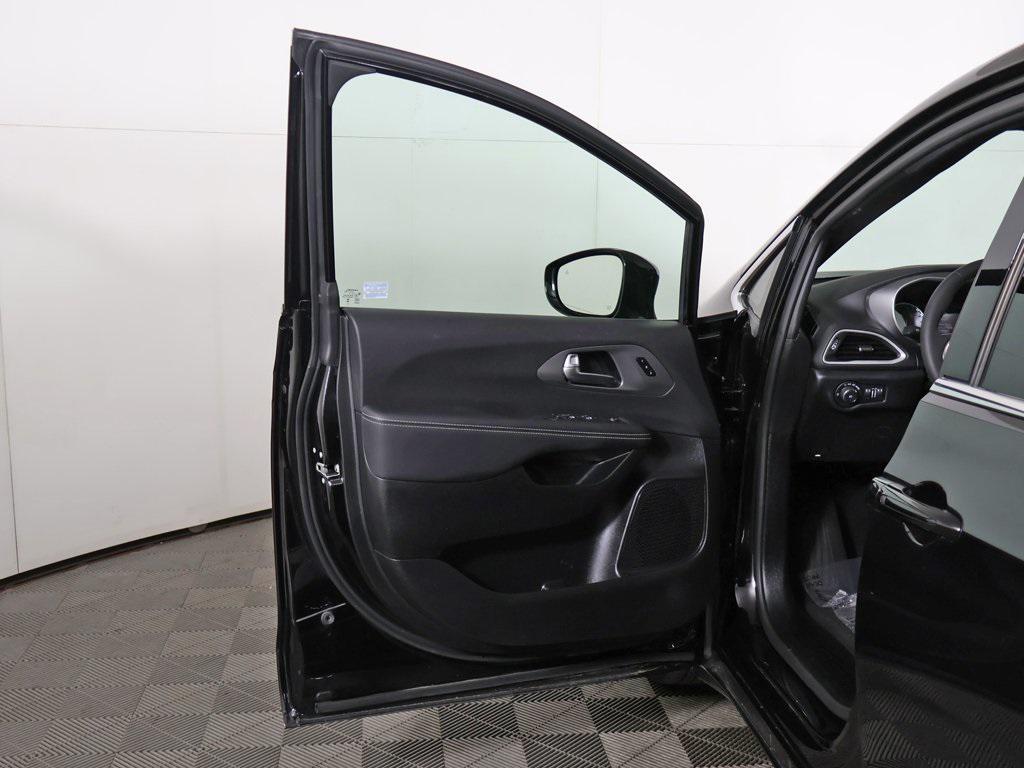 used 2025 Chrysler Pacifica car, priced at $31,490