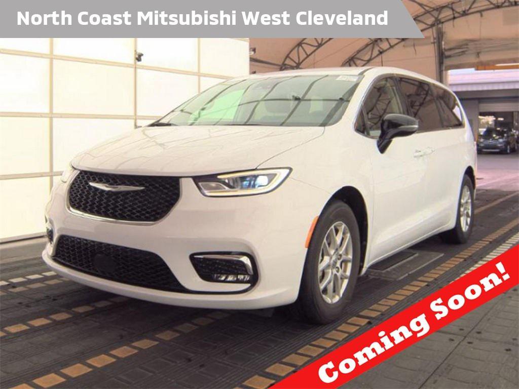 used 2024 Chrysler Pacifica car, priced at $27,999