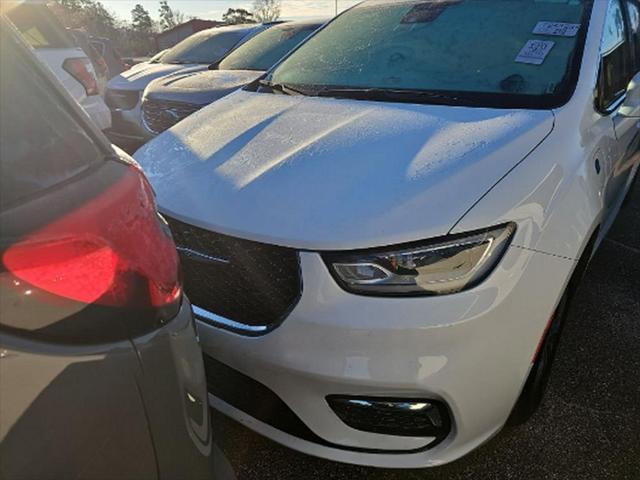 used 2022 Chrysler Pacifica Hybrid car, priced at $23,379