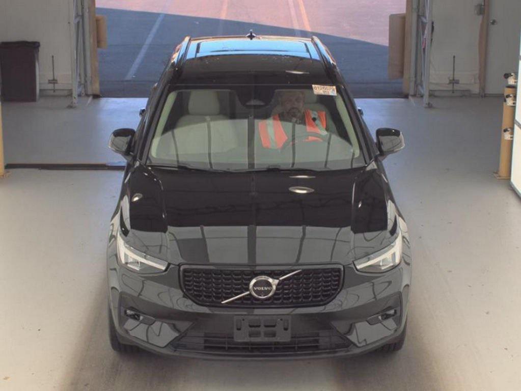 used 2024 Volvo XC40 car, priced at $32,299