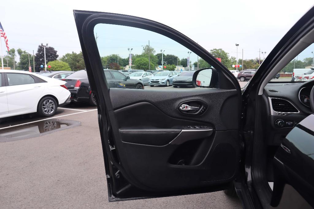 used 2022 Jeep Cherokee car, priced at $21,995
