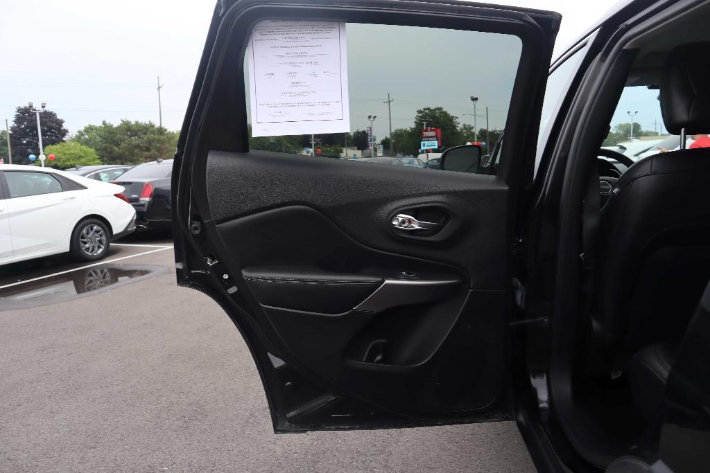 used 2022 Jeep Cherokee car, priced at $21,995