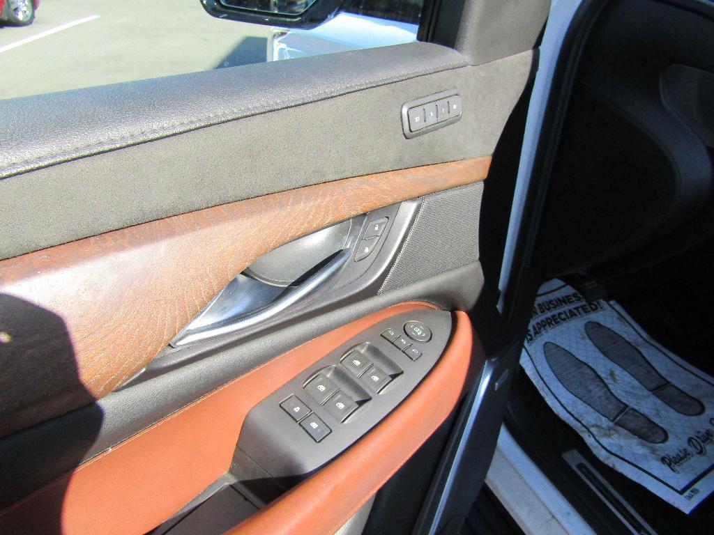 used 2019 Cadillac Escalade ESV car, priced at $26,995