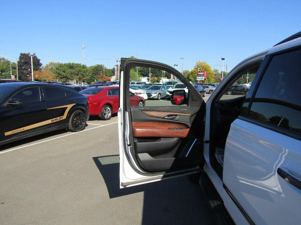 used 2019 Cadillac Escalade ESV car, priced at $26,995