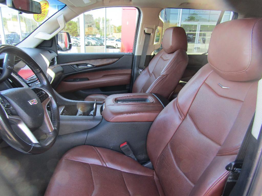 used 2019 Cadillac Escalade ESV car, priced at $26,995
